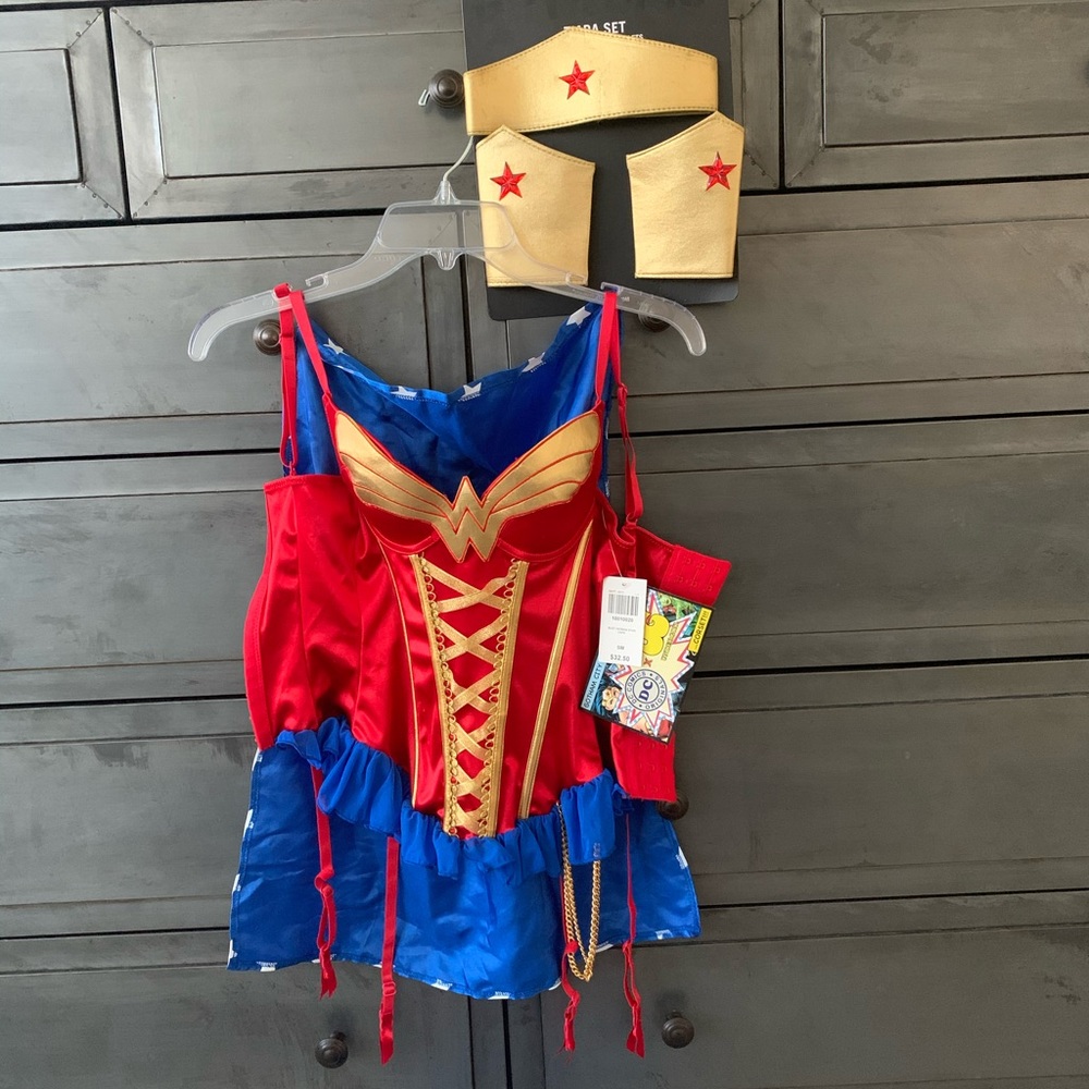 NWT Wonder Woman outfit